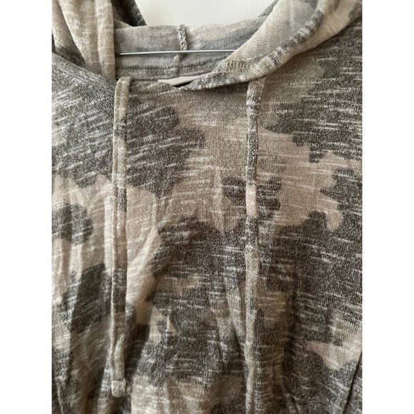 SO Women’s size x-large Camo Hoodie - Picture 3 of 6
